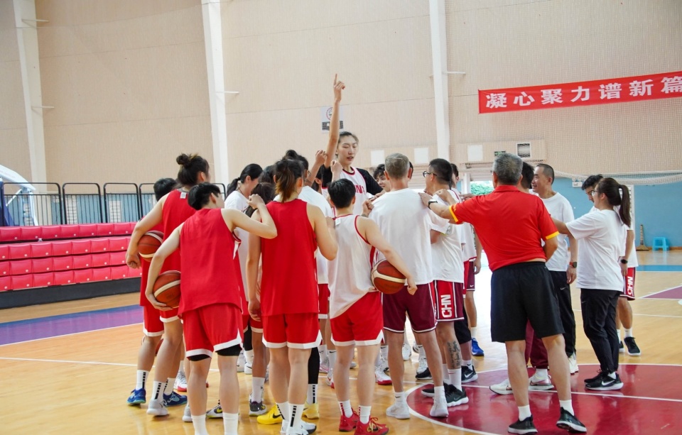 参加常规训, 要求她们在